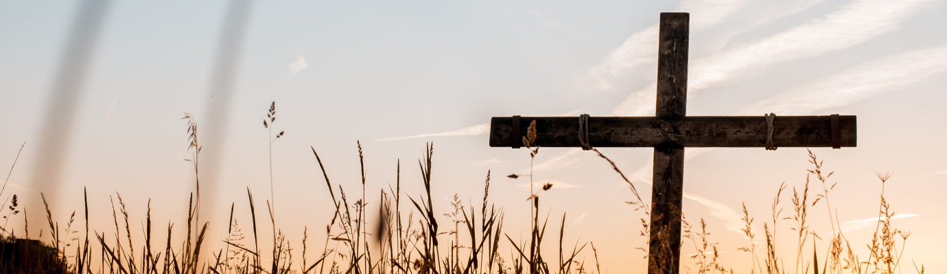 Что означает перевернутый крест на кладбище